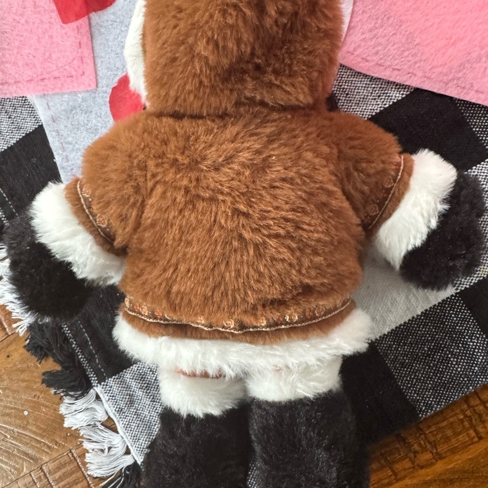 Brown and White Action Figure with Distinctive Features - Picture 7 of 7
